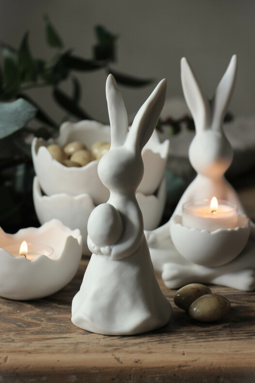 Rabbit - Hare with egg - Easter decoration - White - Ceramic - 16 cm - 9