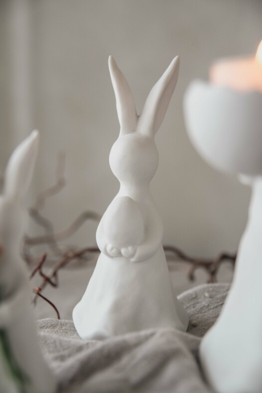 Rabbit - Hare with egg - Easter decoration - White - Ceramic - 16 cm - 4