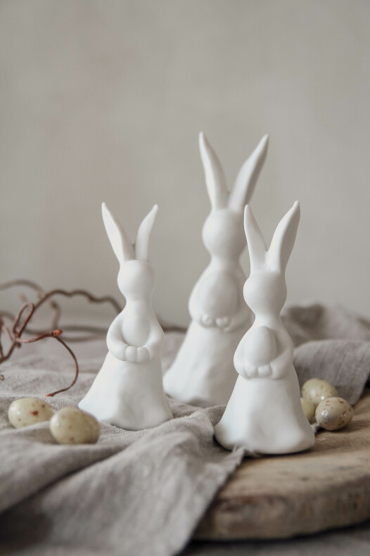 Rabbit - Hare with egg - Easter decoration - White - Ceramic - 12 cm - 3
