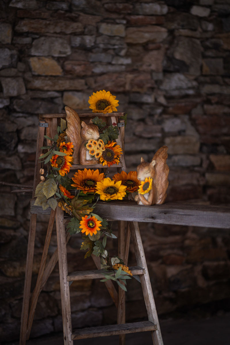 Squirrel with sunflower bouquet 12x20x26 cm - 2