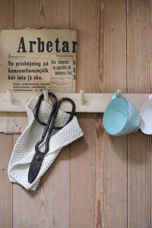 KNOB RAIL/HANGER/CLOTHES HANGER WOOD - 61 CM - 3
