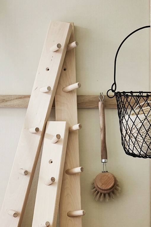 KNOB RAIL/HANGER/CLOTHES HANGER WOOD - 61 CM - 2