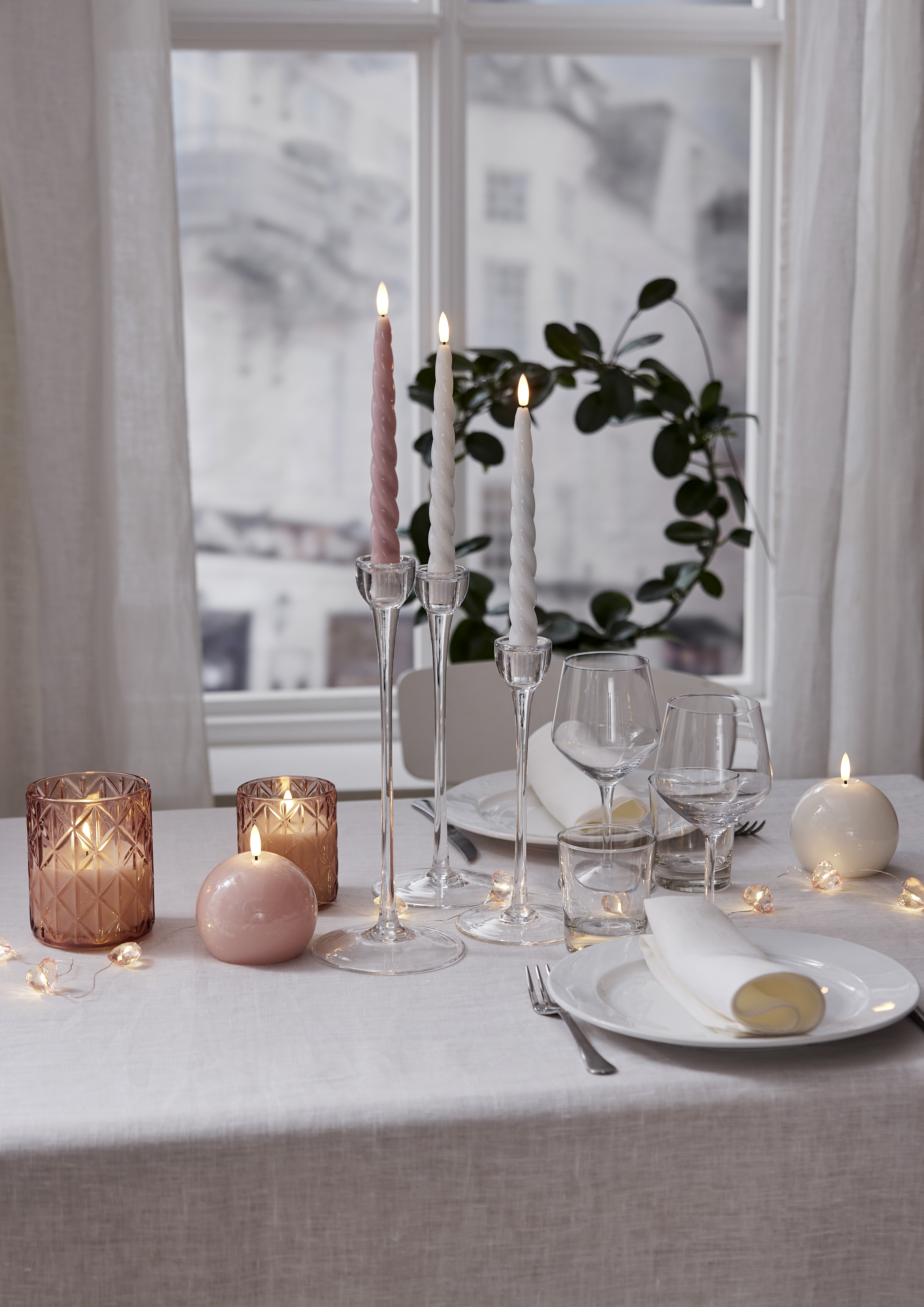 Battery-powered candle - Antique candle/crown candle with natural-looking flame - 2-pack - White Glossy - 12