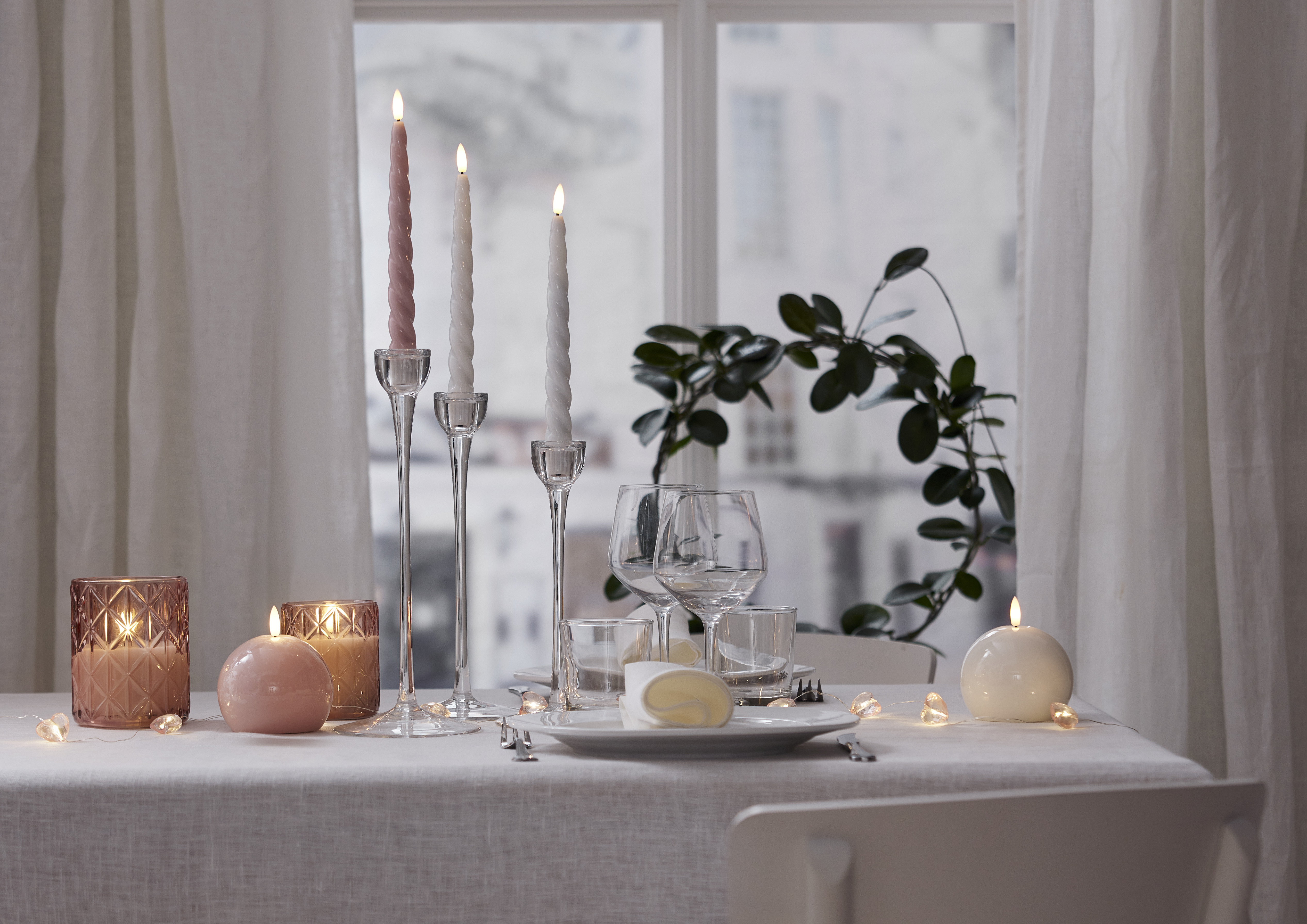 Battery-powered candle - Antique candle/crown candle with natural-looking flame - 2-pack - White Glossy - 10