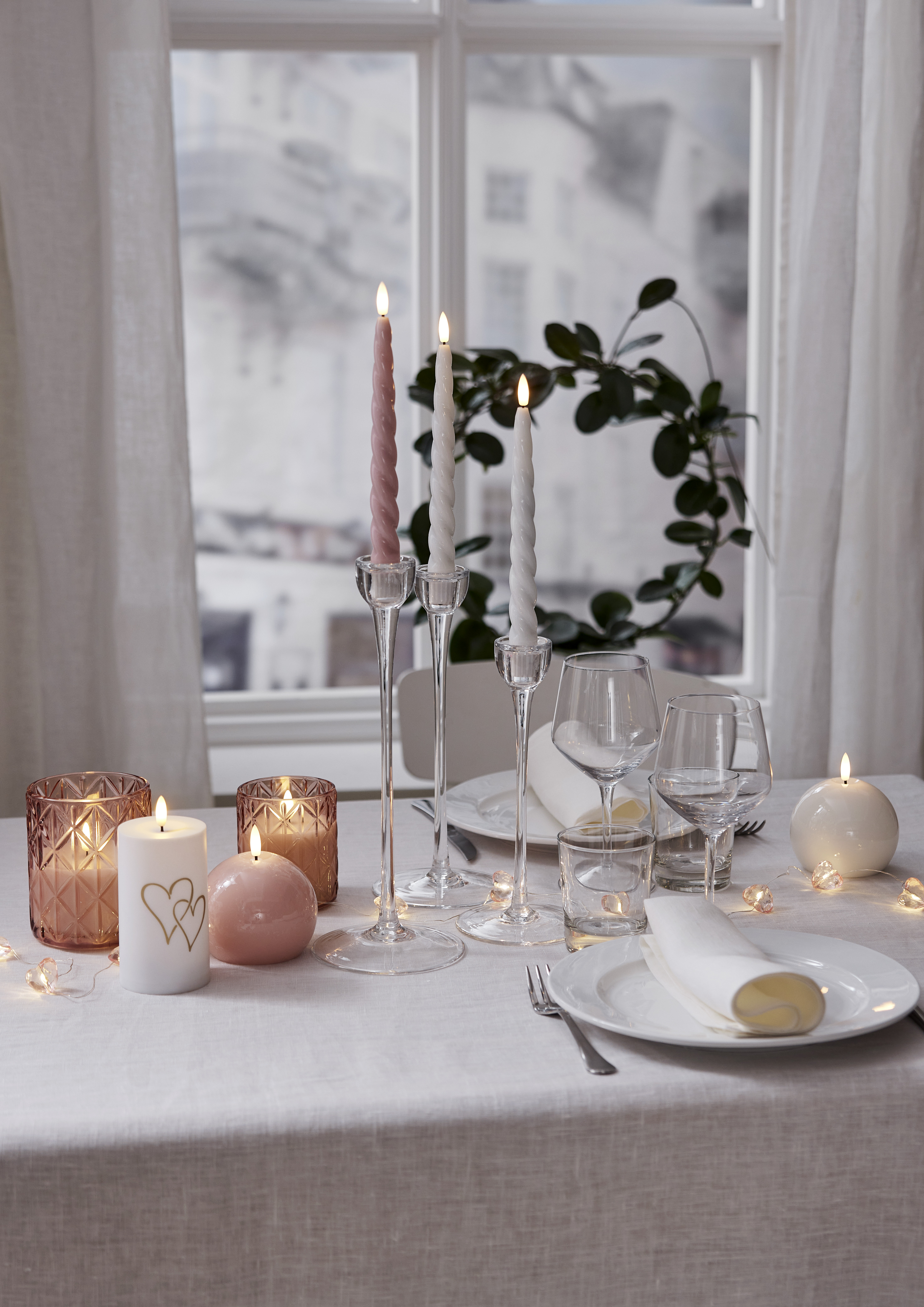 Battery-powered candle - Antique candle/crown candle with natural-looking flame - 2-pack - White Glossy - 6