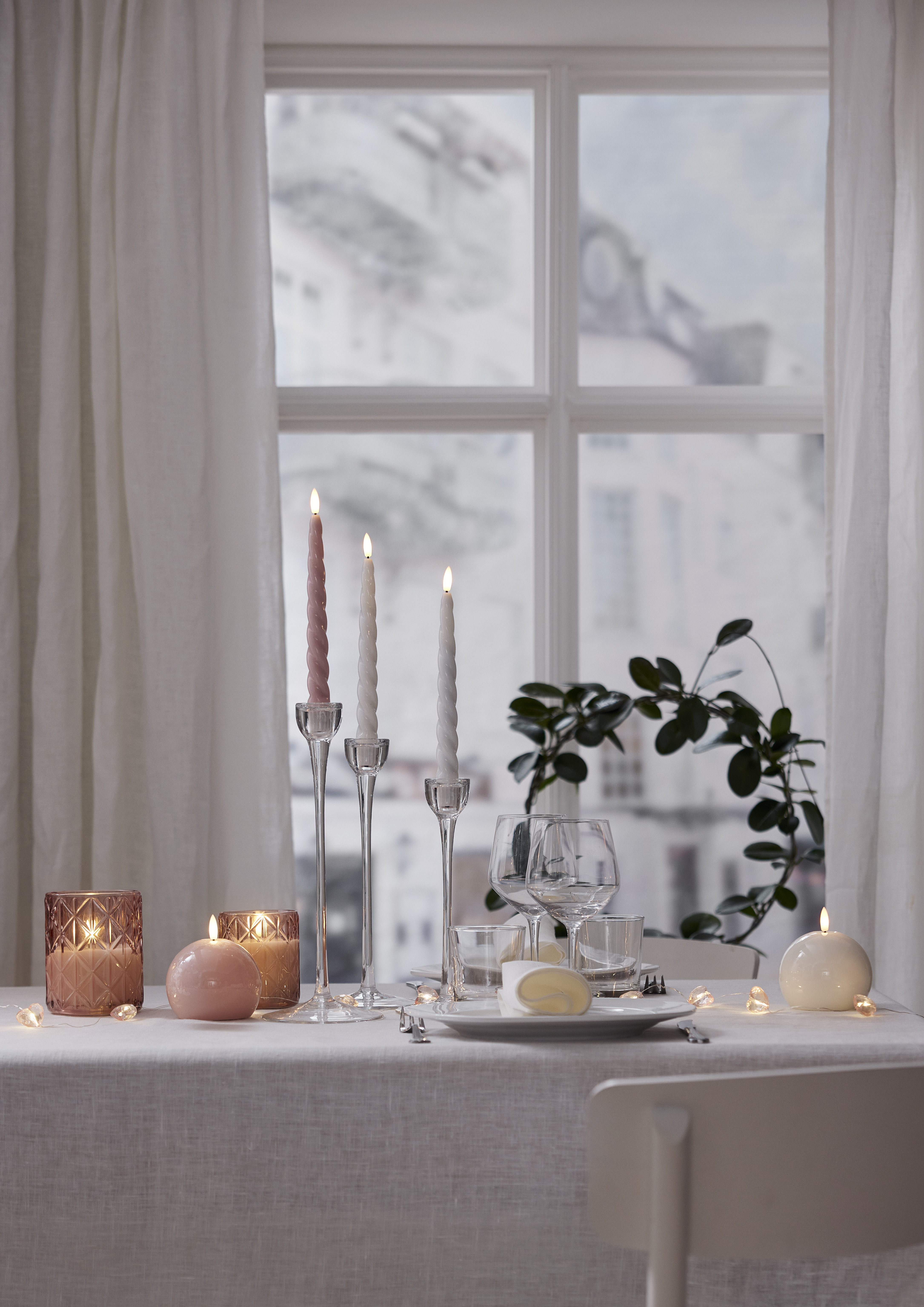 Battery-powered candle - Antique candle/crown candle with natural-looking flame - 2-pack - White Glossy - 11