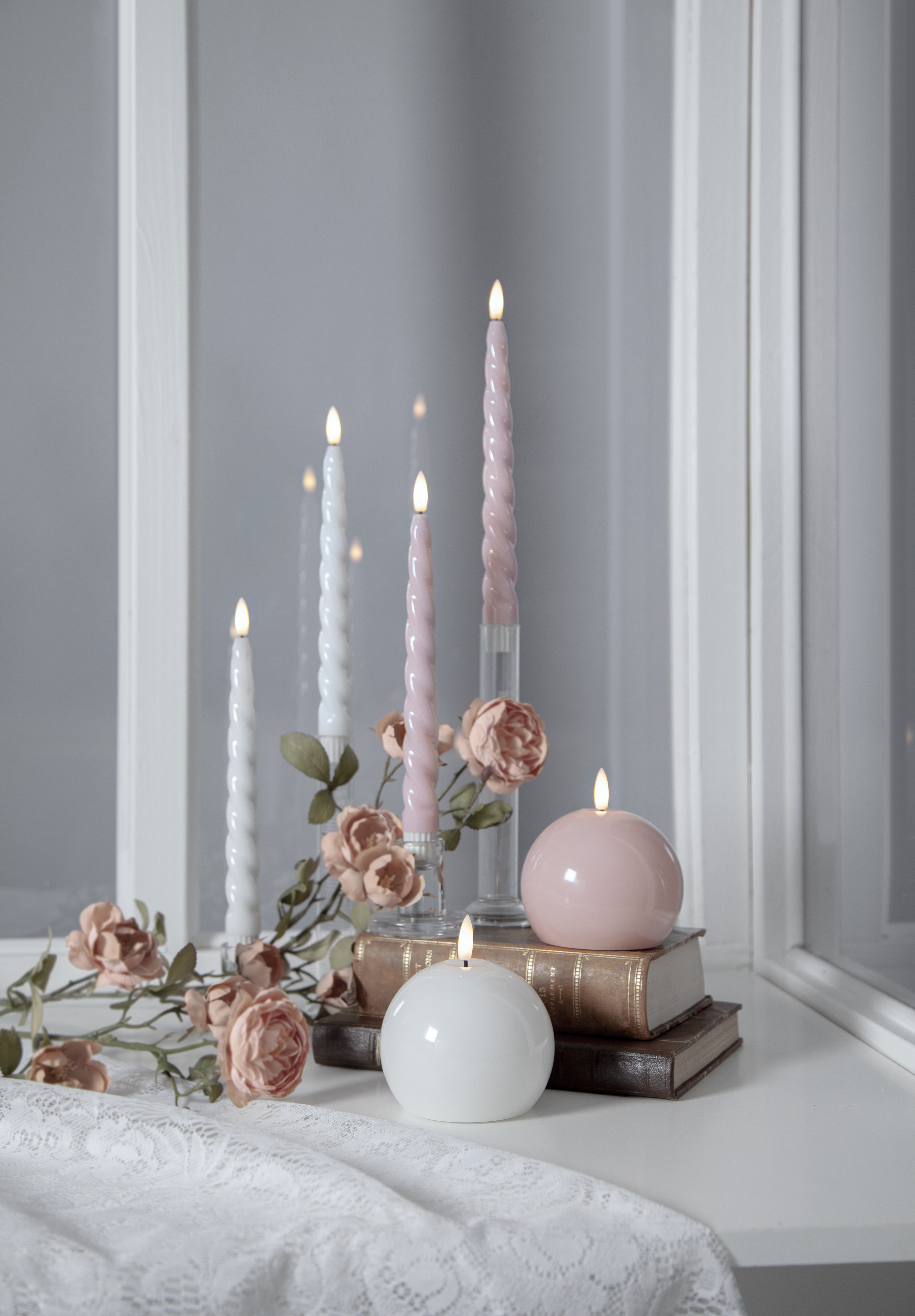 Battery-powered candle - Antique candle/crown candle with natural-looking flame - 2-pack - White Glossy - 3