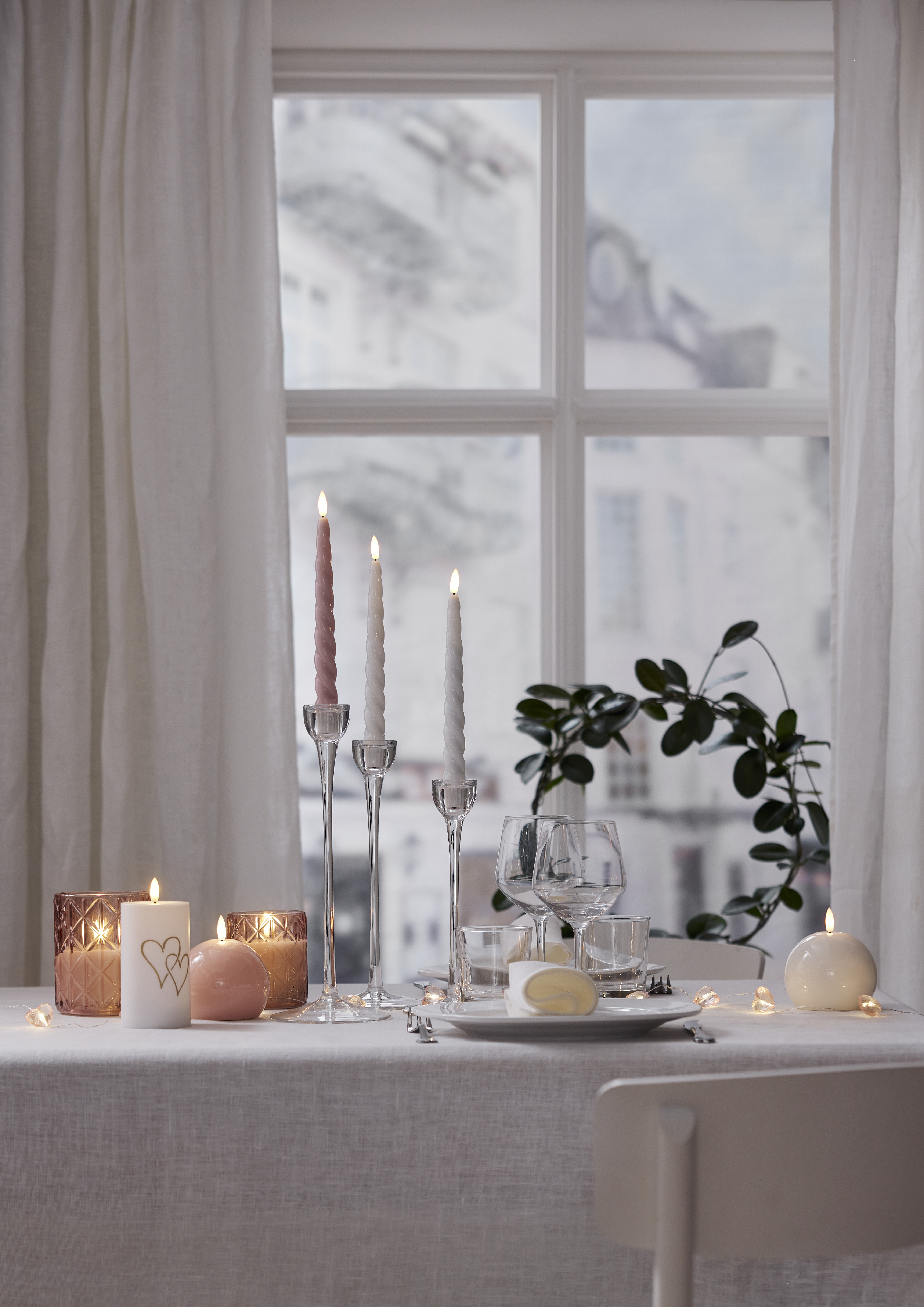 Battery-powered candle - Antique candle/crown candle with natural-looking flame - 2-pack - White Glossy - 8