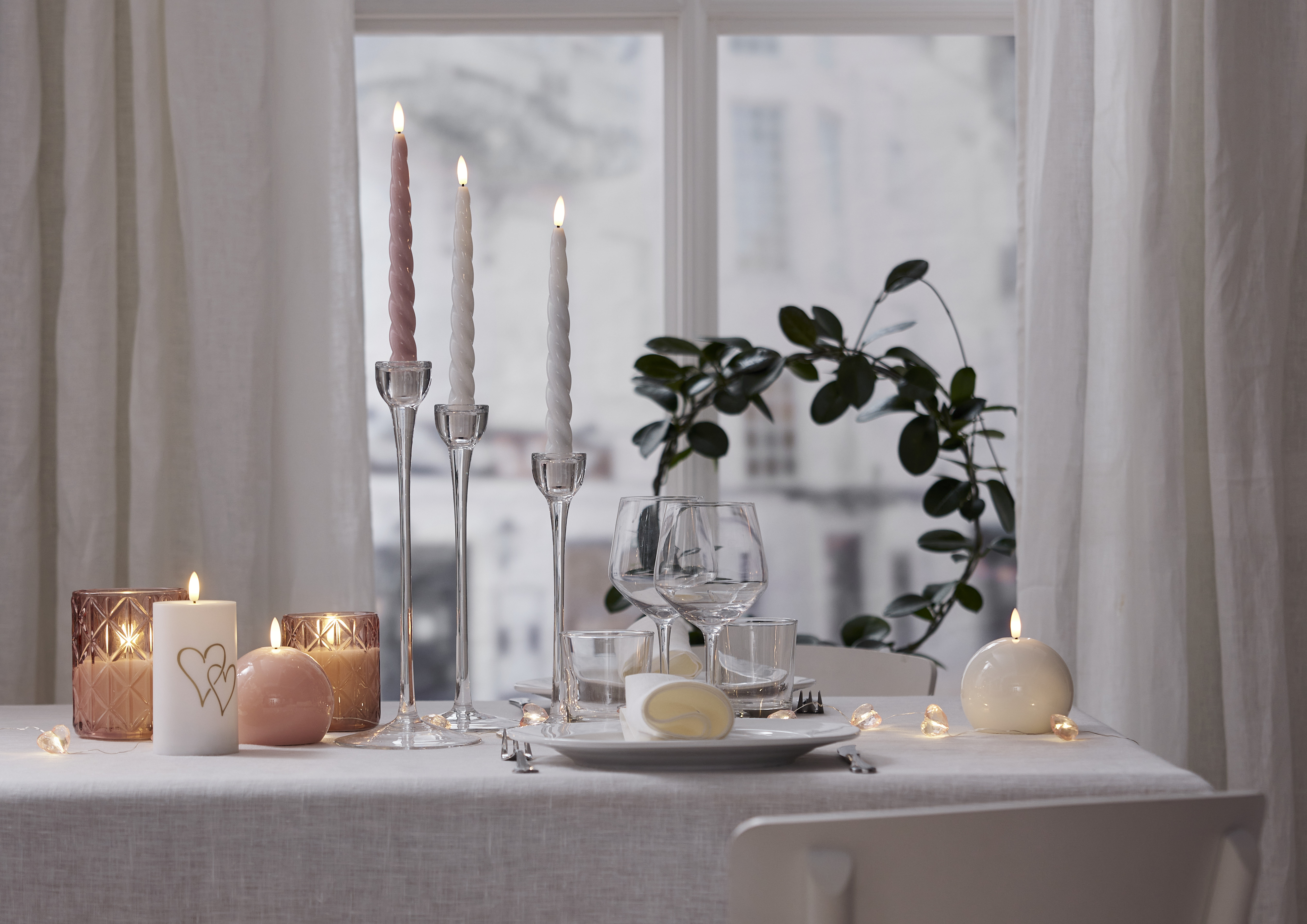 Battery-powered candle - Antique candle/crown candle with natural-looking flame - 2-pack - White Glossy - 9