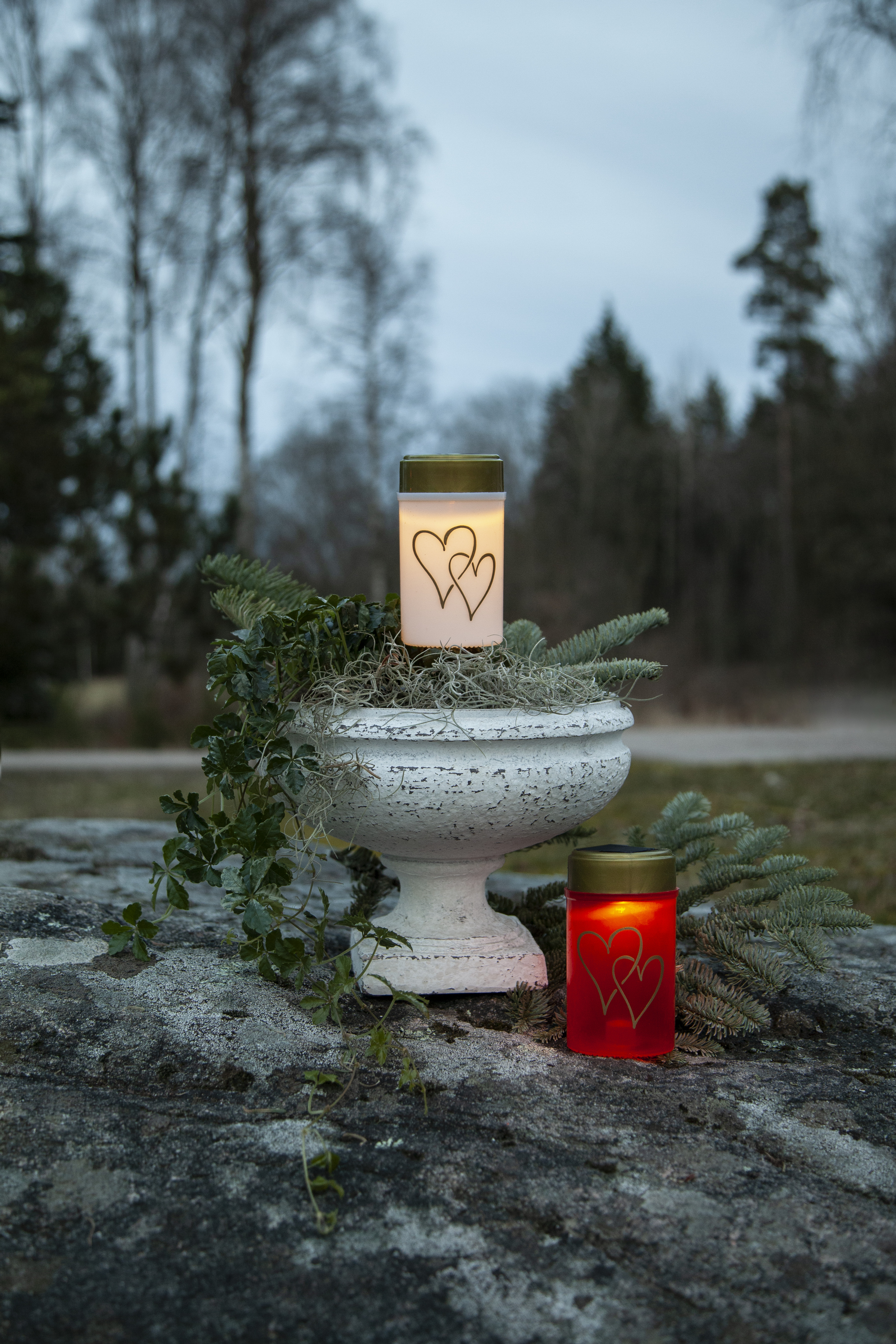Solcellsljus - Gravljus - Blockljus med hjärtan - Vit - 12x7 cm - 6