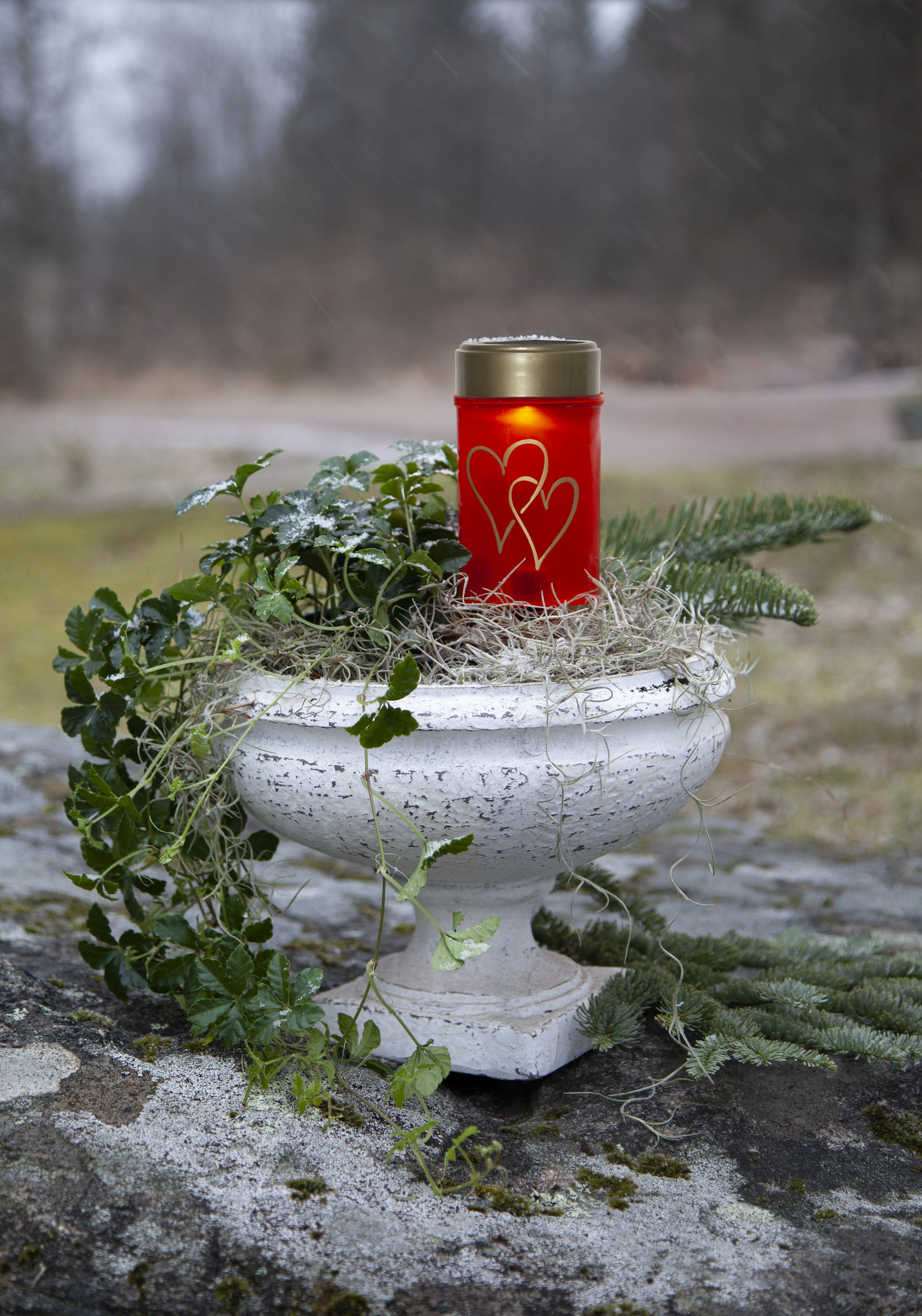 Solar cell candle - Grave candle - Block candle with hearts - Red - 12x7 cm - 5