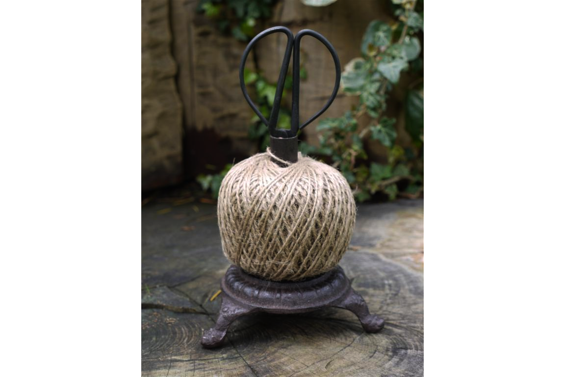 CORD HOLDER - CAST IRON THREAD HOLDER WITH SCISSORS - 6
