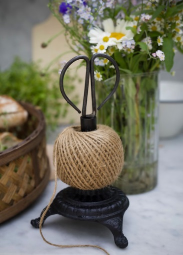 CORD HOLDER - CAST IRON THREAD HOLDER WITH SCISSORS - 2