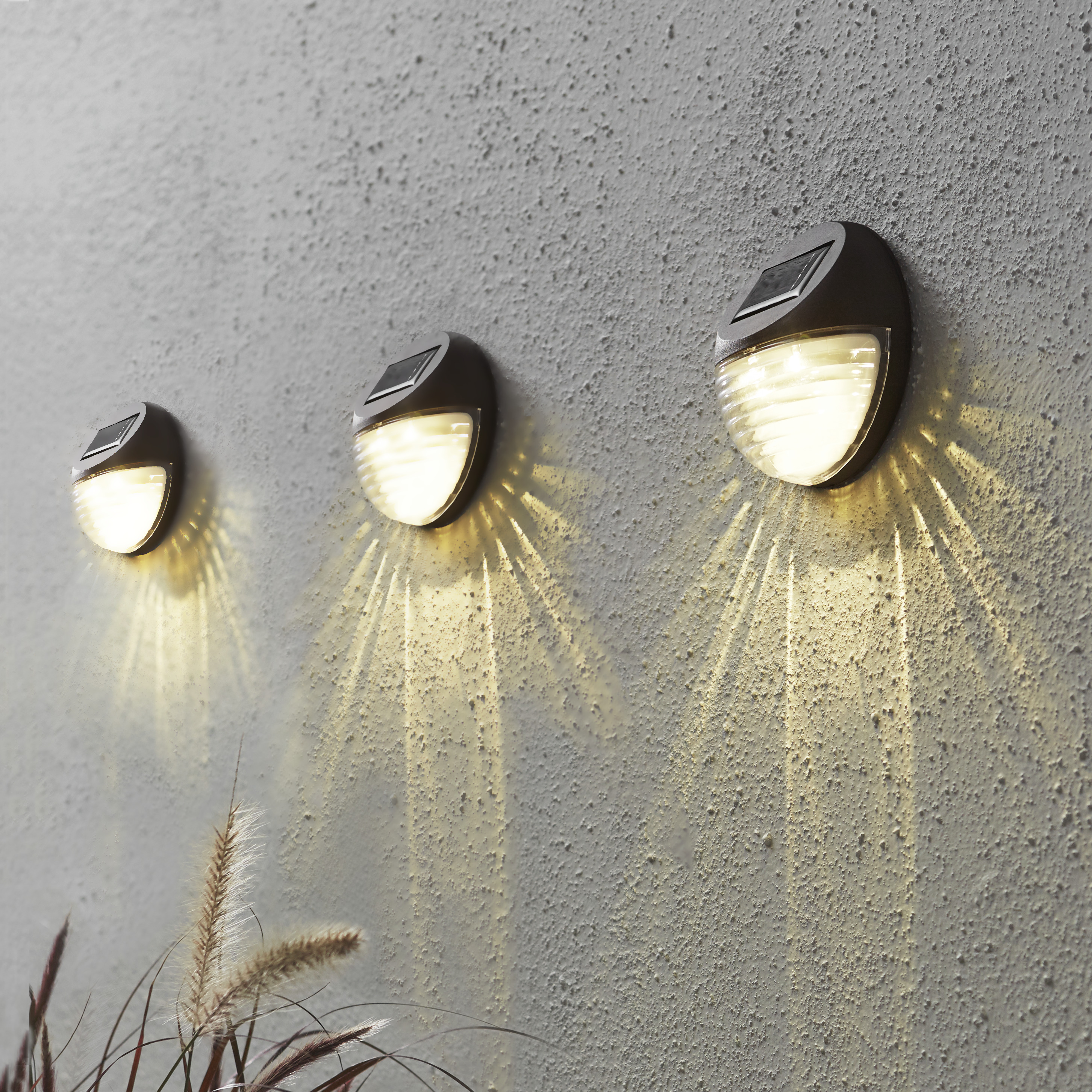 Solar-powered wall lanterns, pack of 3 - 2