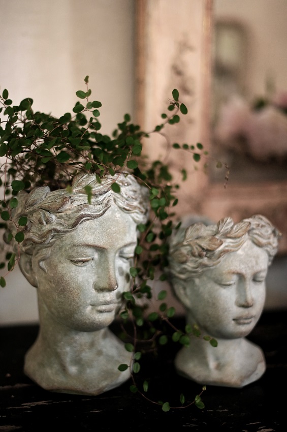 Pot - Vase - Statue - Bust - Stone - 16x15x21.5 cm - 9