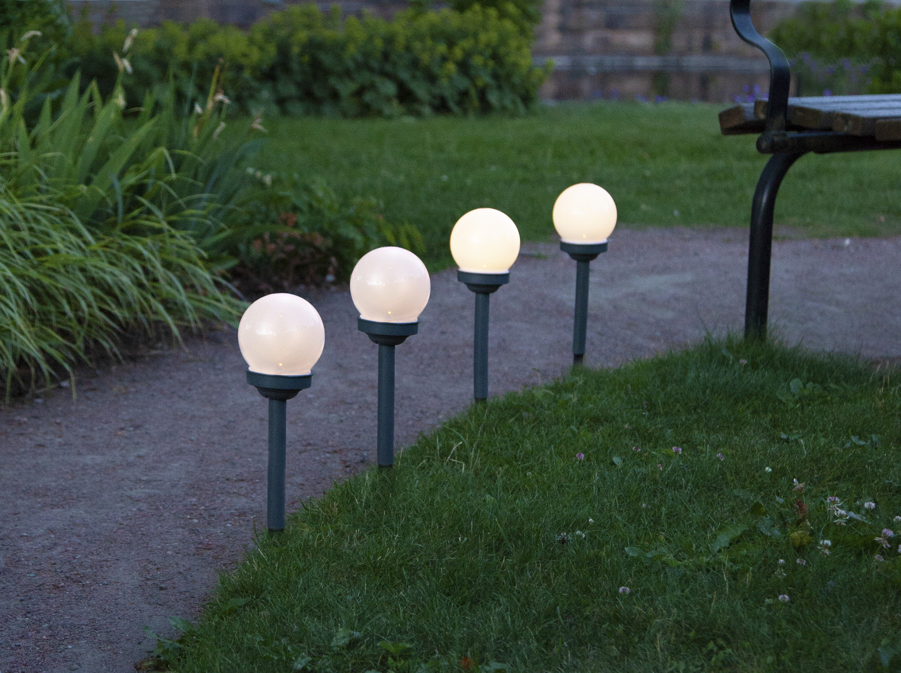 Solar-powered bollards 4-pack Globe - 2
