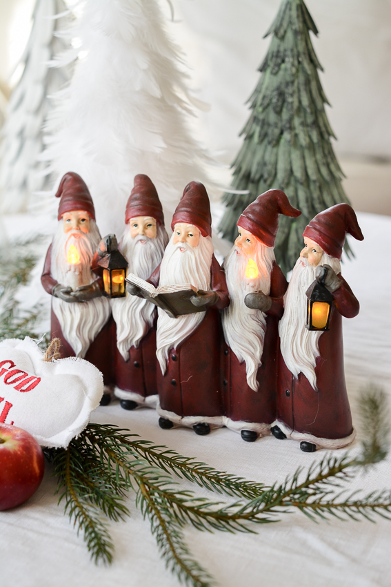 SANTA CLAUS TRAIN WITH LED LIGHTING 5 SANTA CLAUSES