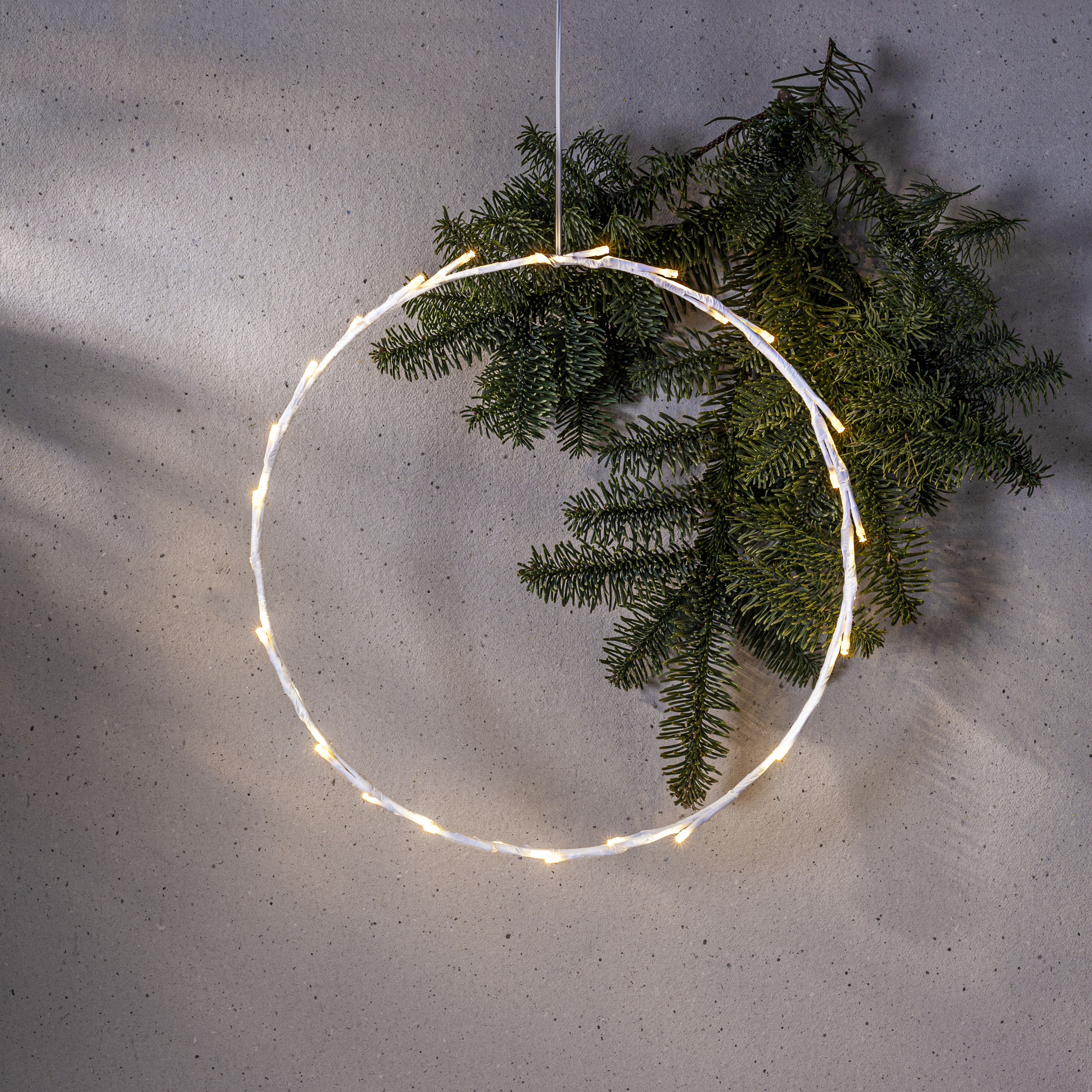 Wreath with light chain - White - 35x35 cm - Battery operated - 7