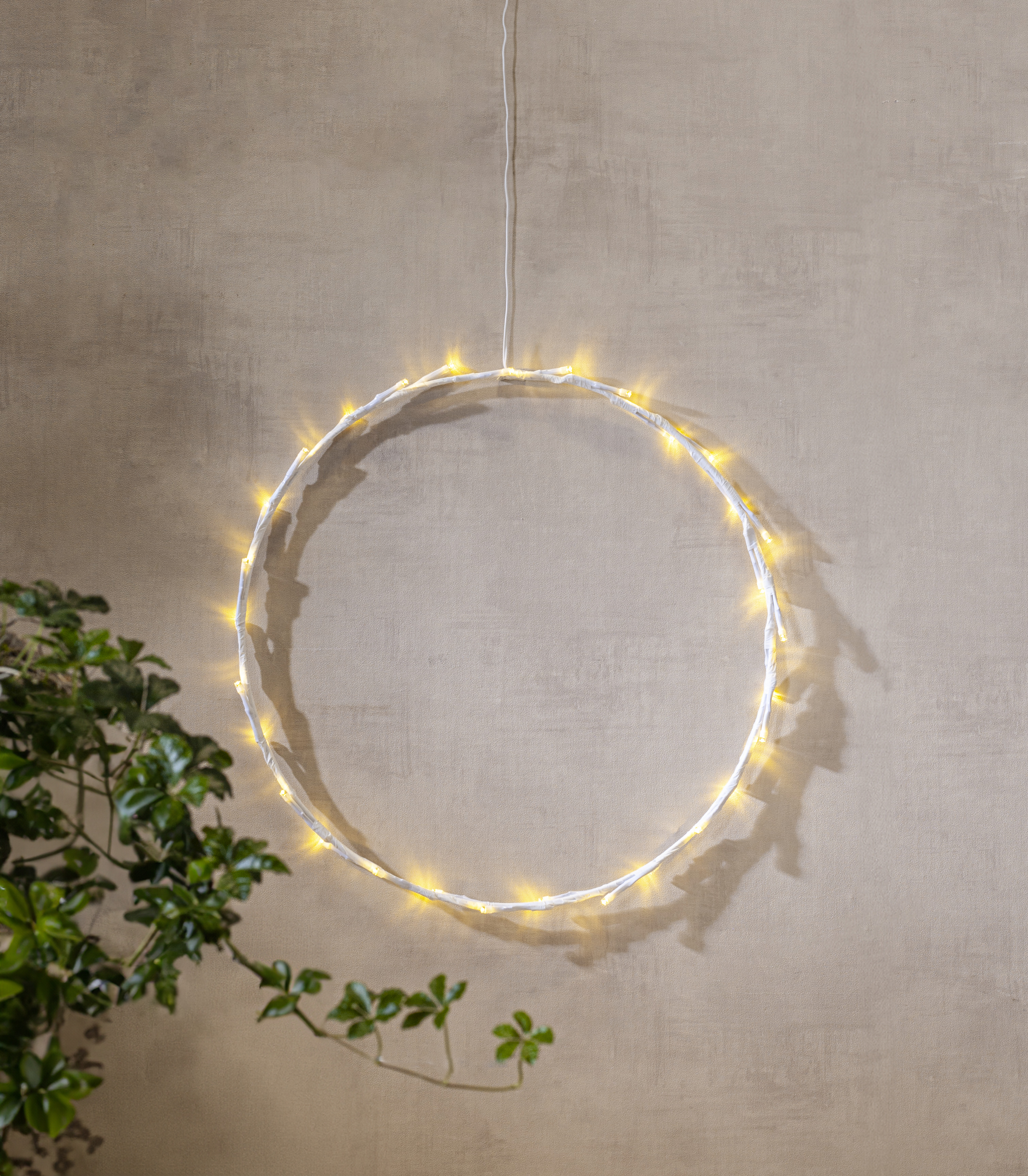 Wreath with light chain - White - 35x35 cm - Battery operated - 8