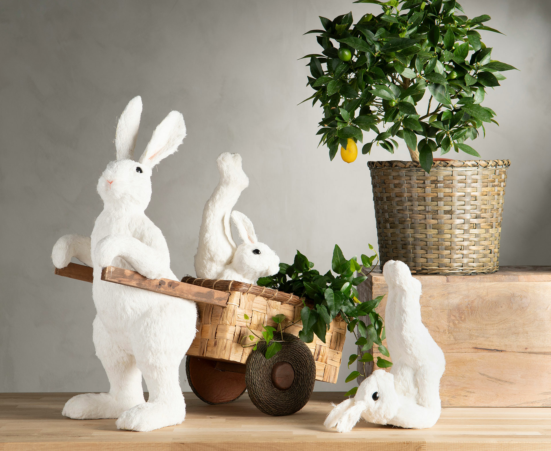 Hare with Cart White - Faux Fur - 68x65 cm - 3