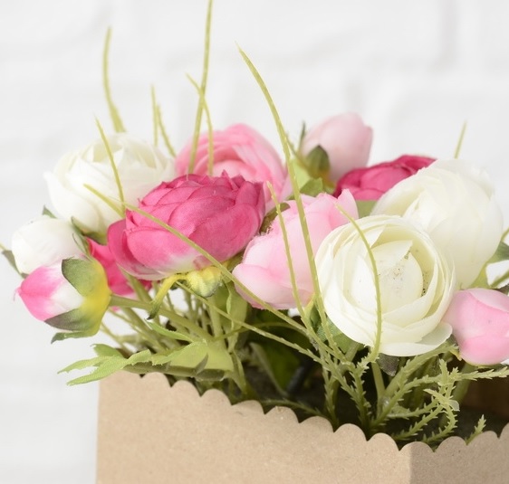 Ranunculus Bouquet in pot/box - 17 cm - 3