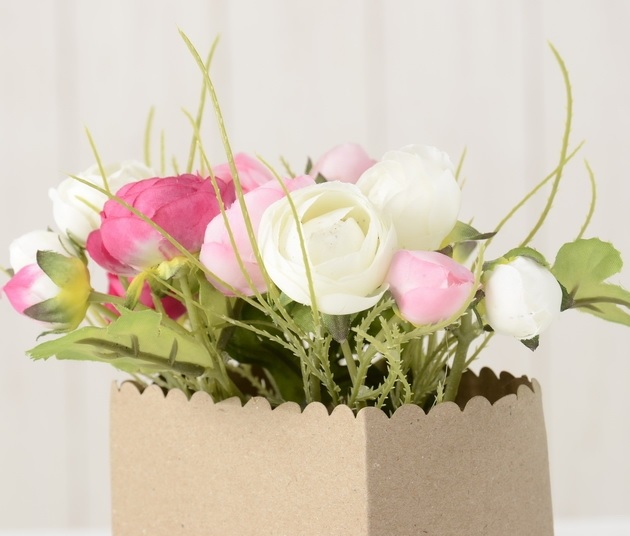 Ranunculus Bouquet in pot/box - 17 cm - 4