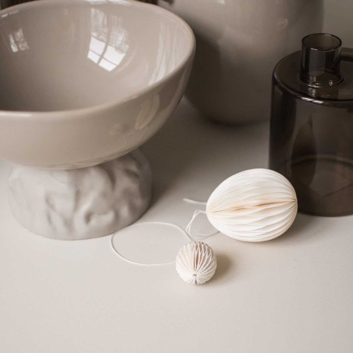 Ovoid - Ägg - Papper - Vit - Hängande dekoration - 7 cm - 3
