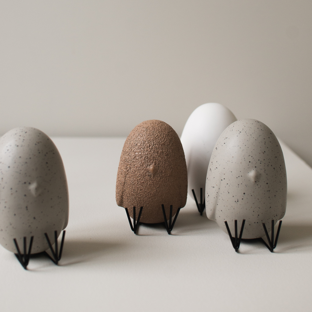 Sit Around - Sitting chicken - Sand - Ceramic - 10 cm - 7