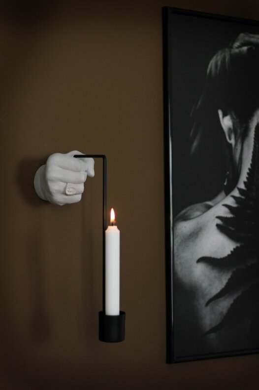 Hand with candlestick - Downwards - 2