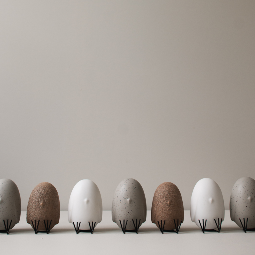 Sit Around - Sitting chicken - White - Ceramic - 10 cm - 4