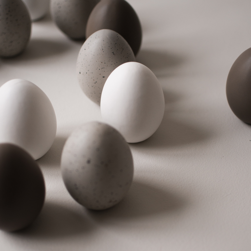 Standing Egg - Ägg - Dekoration - Grå/Prickig - Keramik - 8 cm - 10