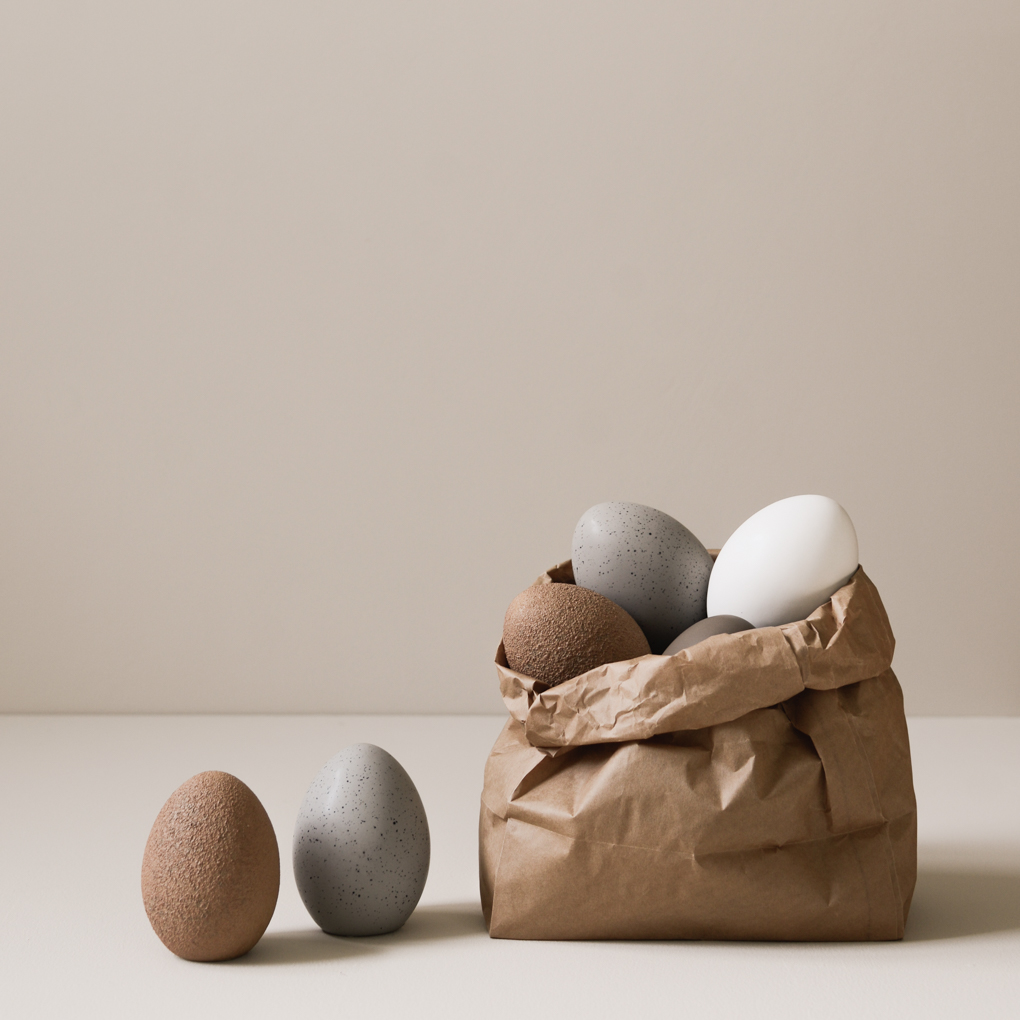 Standing Egg - Ägg - Dekoration - Grå/Prickig - Keramik - 8 cm - 17
