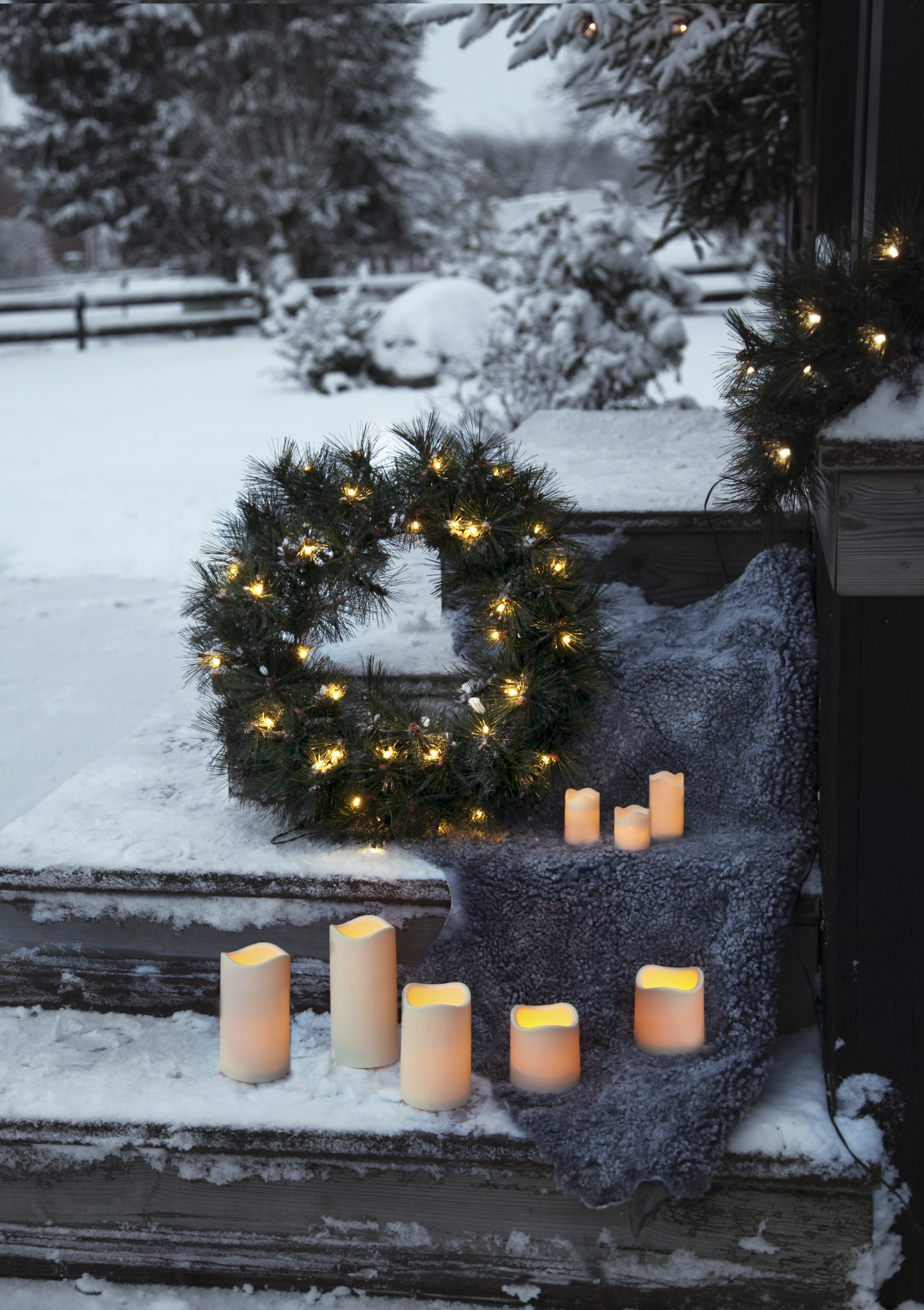 Wreath - Pine wreath with lighting - 50x50 cm - 3