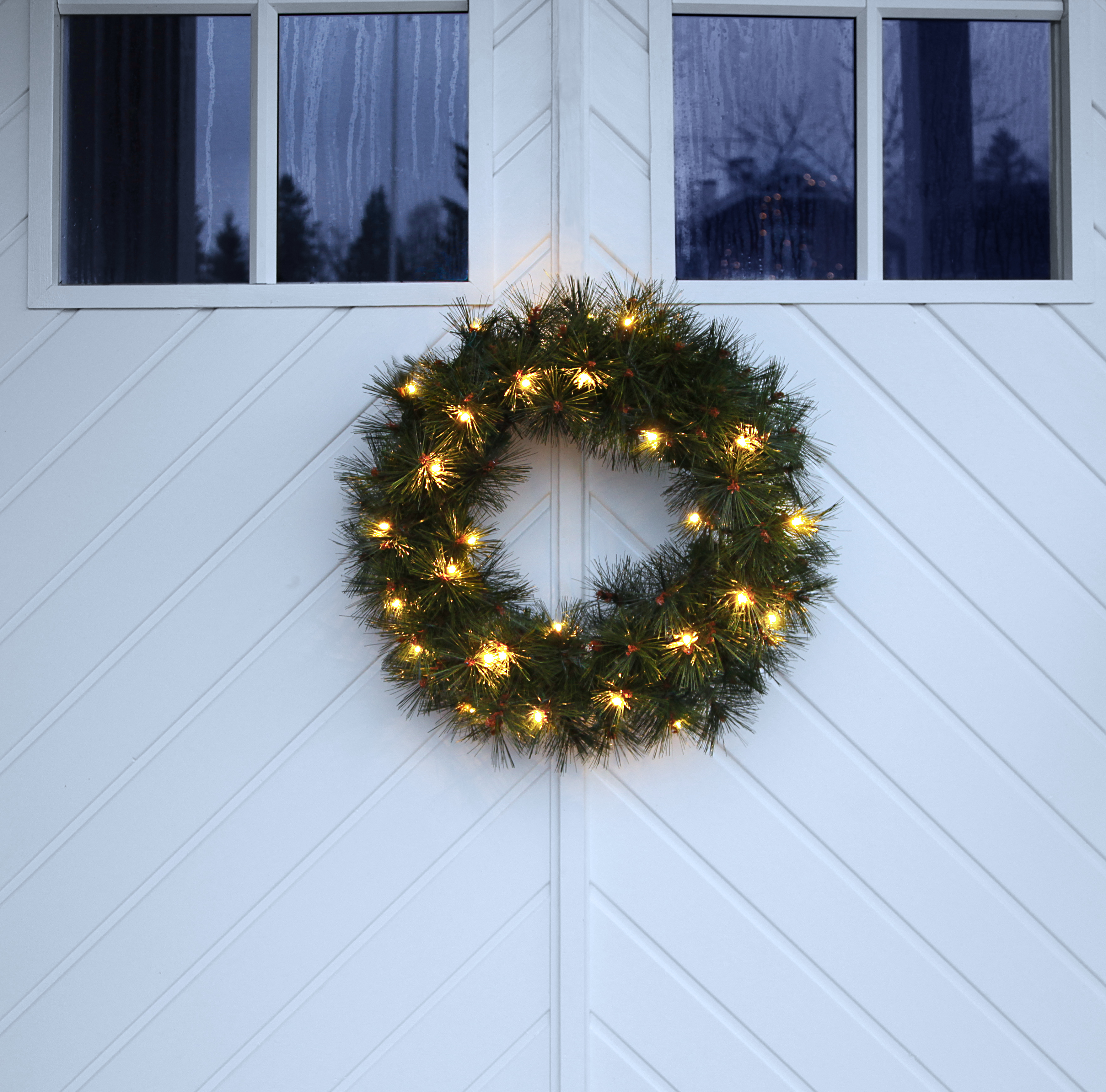 Wreath - Pine wreath with lighting - 50x50 cm - 7