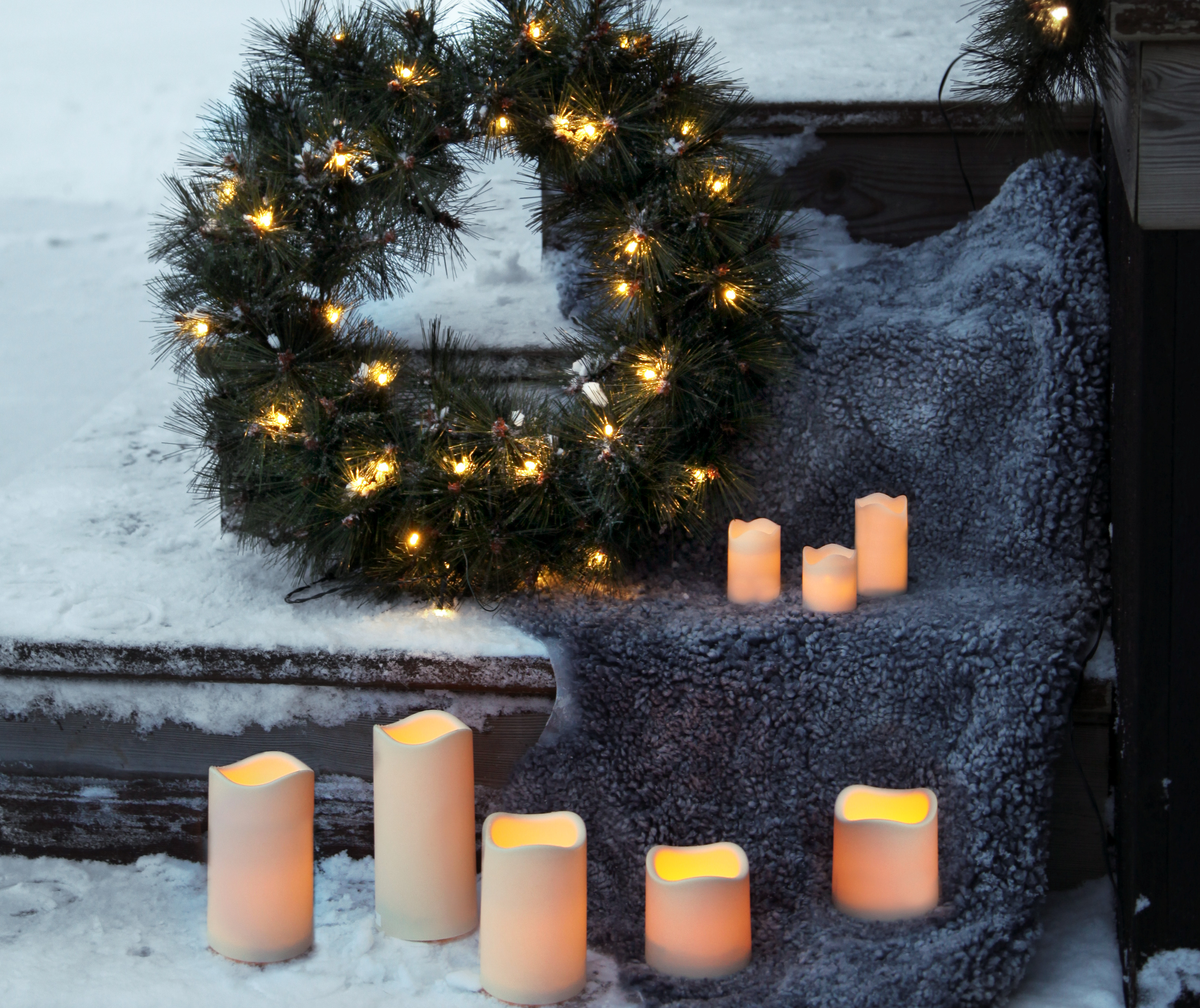 Wreath - Pine wreath with lighting - 50x50 cm - 6