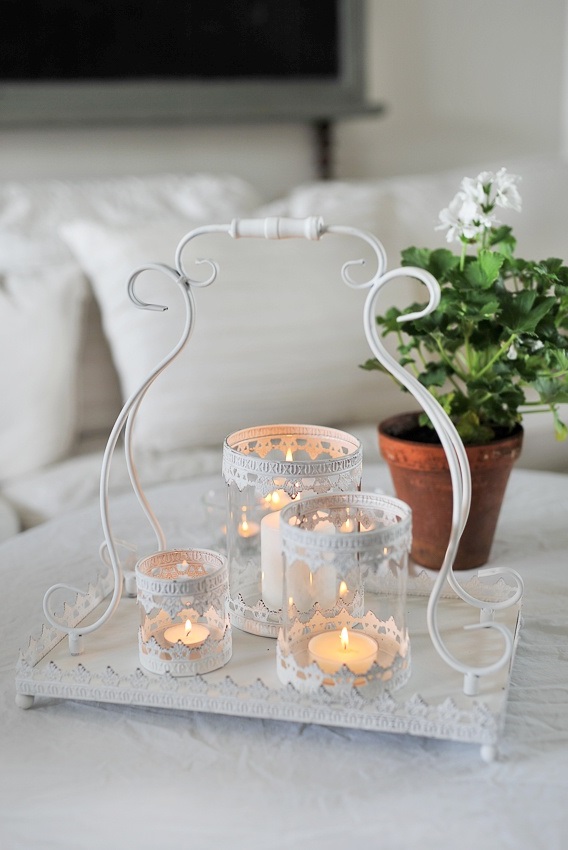 LANTERN/CANDLE LANTERN - TRAY WITH THREE LANTERNS