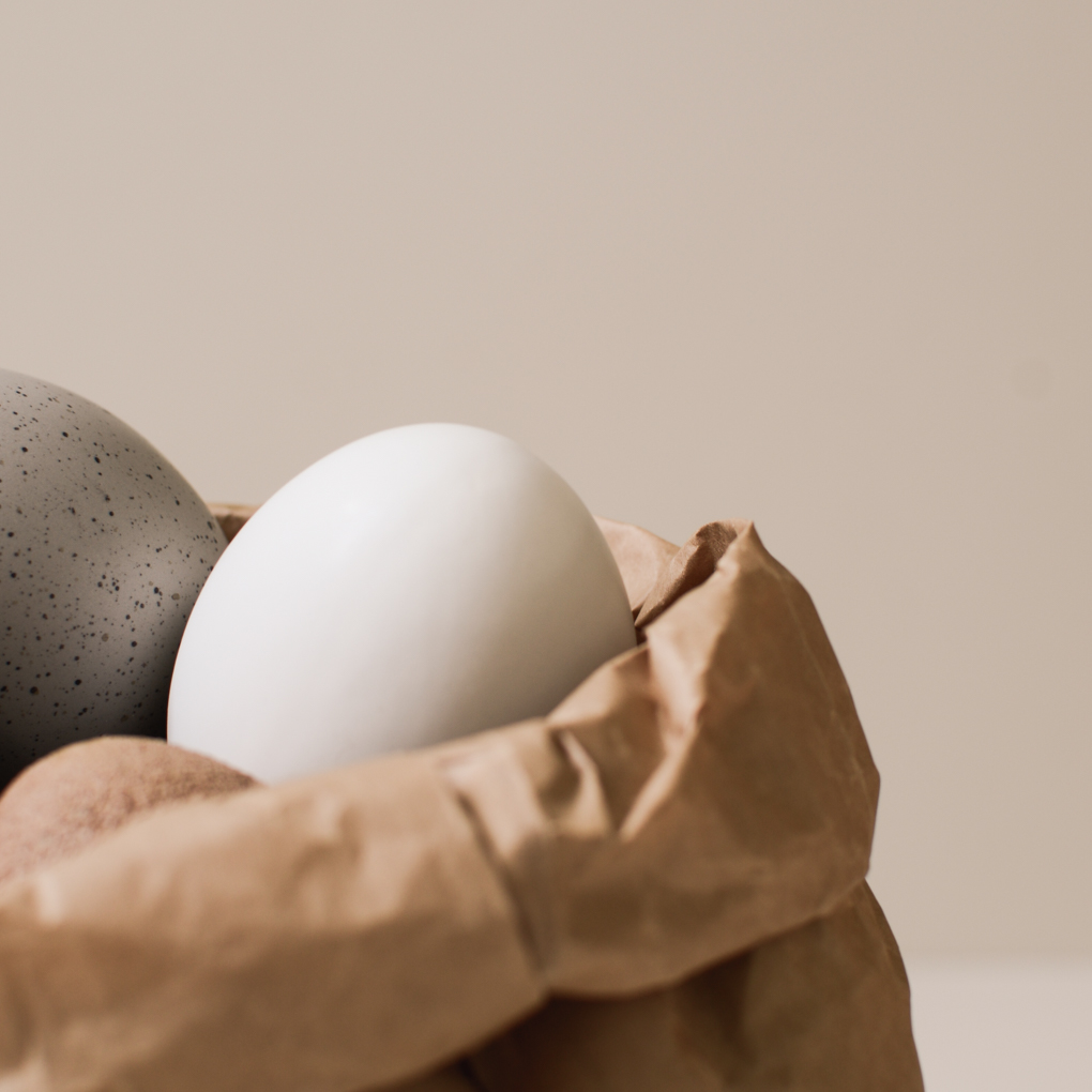 Standing Egg - Ägg - Dekoration - Vit - Keramik - 8 cm - 12