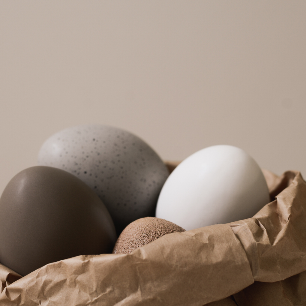 Standing Egg - Ägg - Dekoration - Vit - Keramik - 8 cm - 14