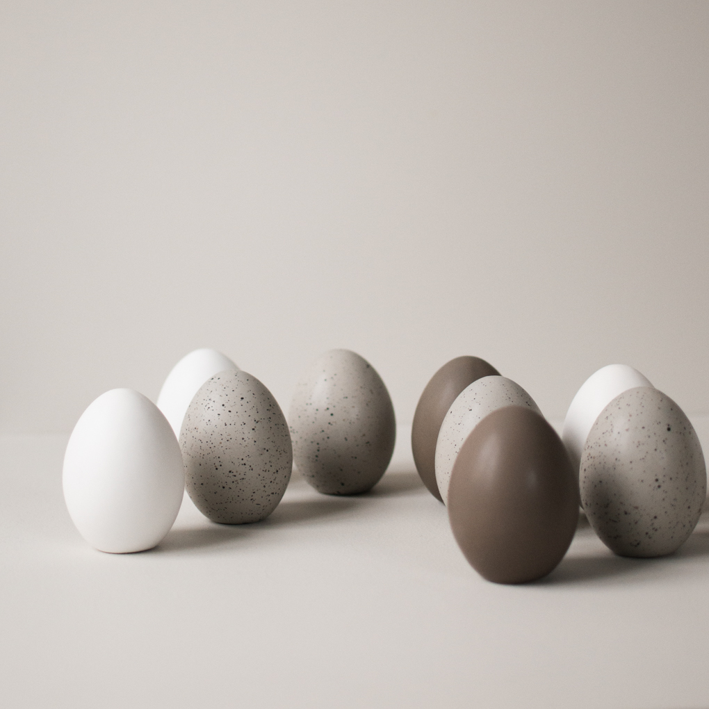 Standing Egg - Ägg - Dekoration - Vit - Keramik - 8 cm - 9