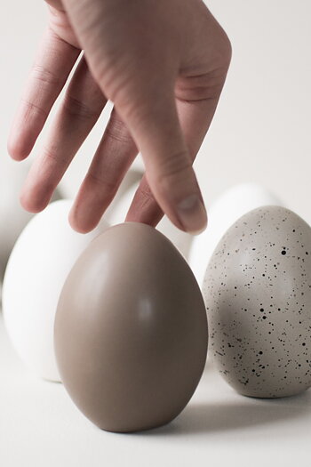 Standing Egg - Ägg - Dekoration - Dust - Keramik - 8 cm
