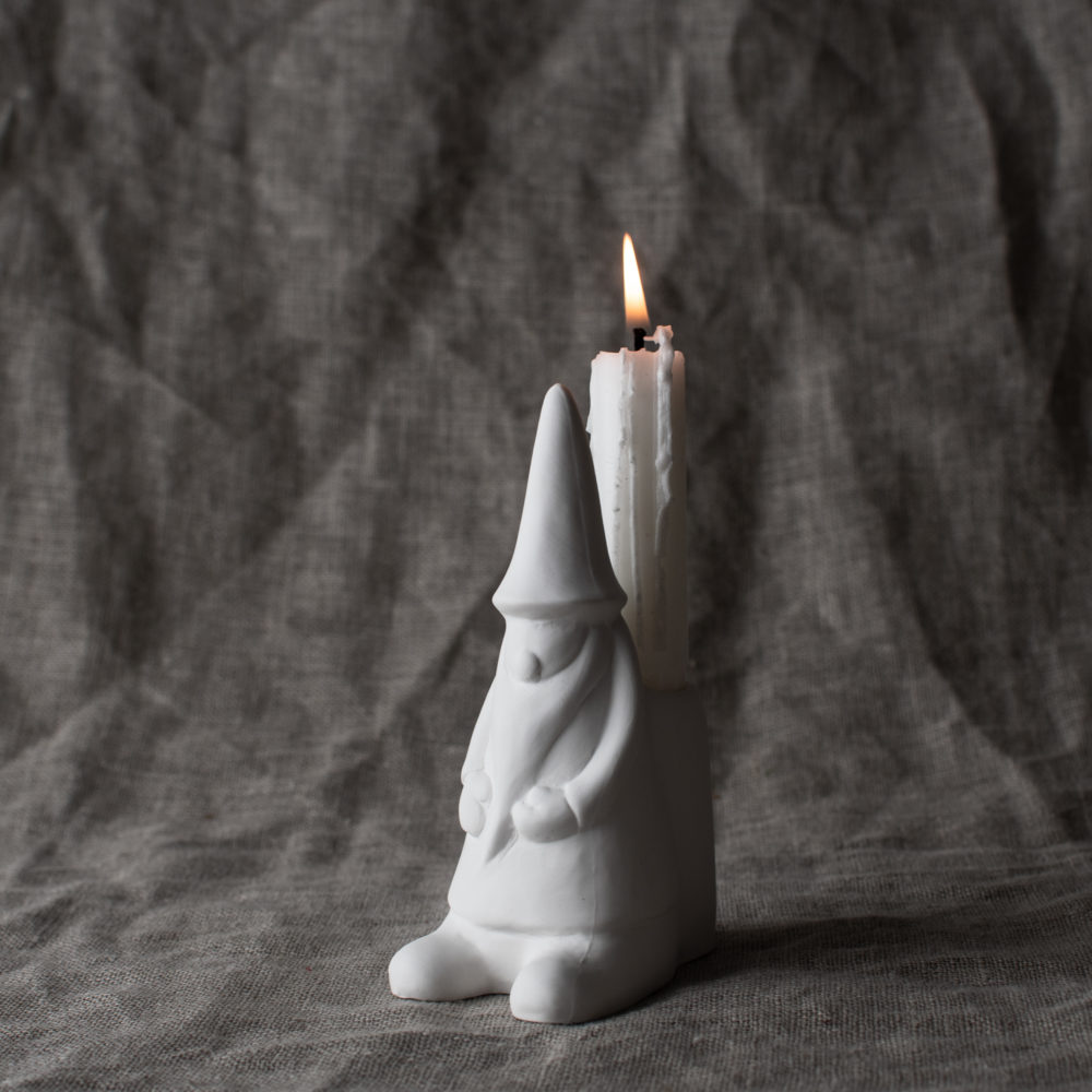 Hans - Tomte med luva -  Ljusstake - Vit Keramik - 15 cm