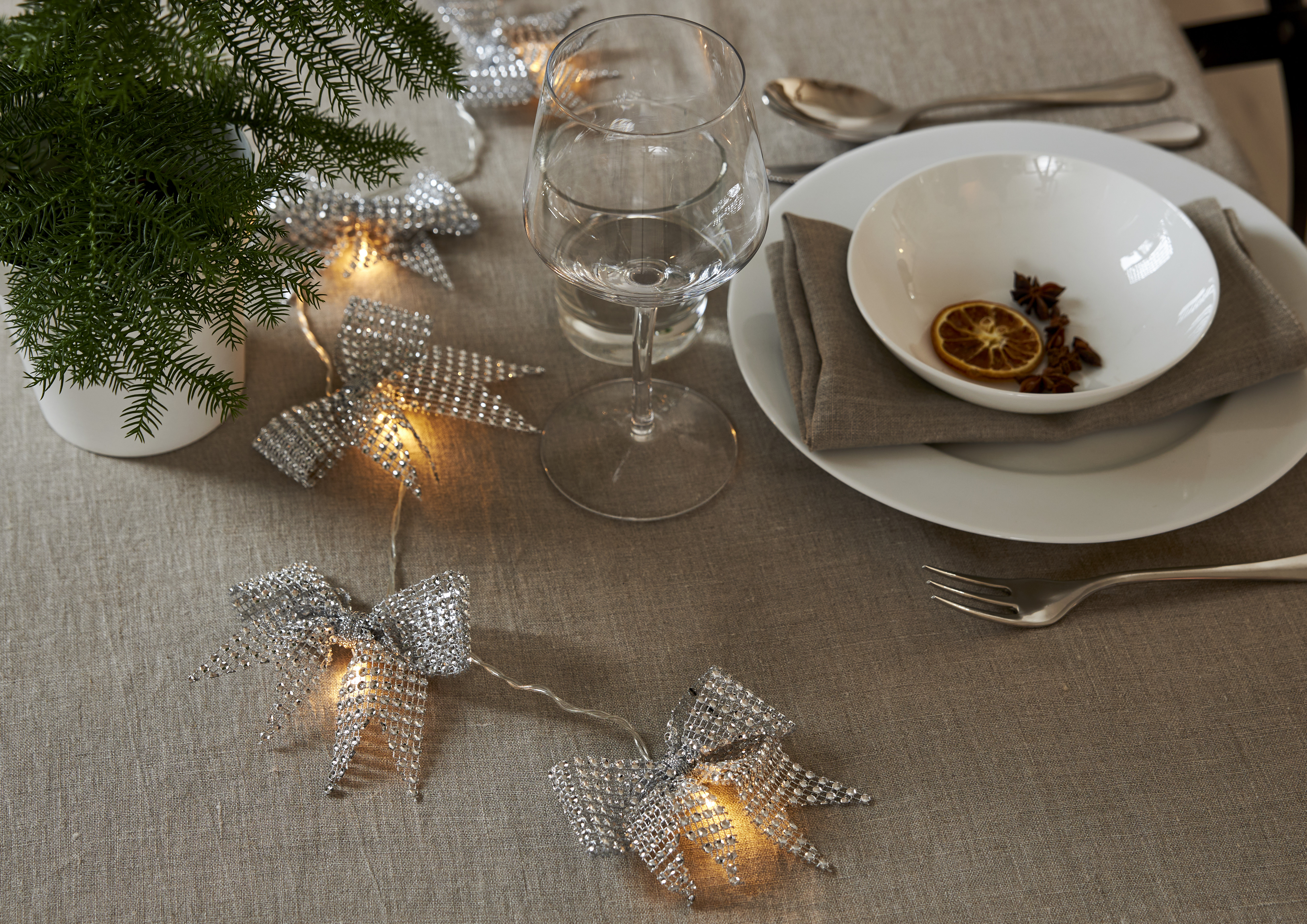 Light chain with rosettes - Silver - Battery-powered with timer - 225 cm - 4