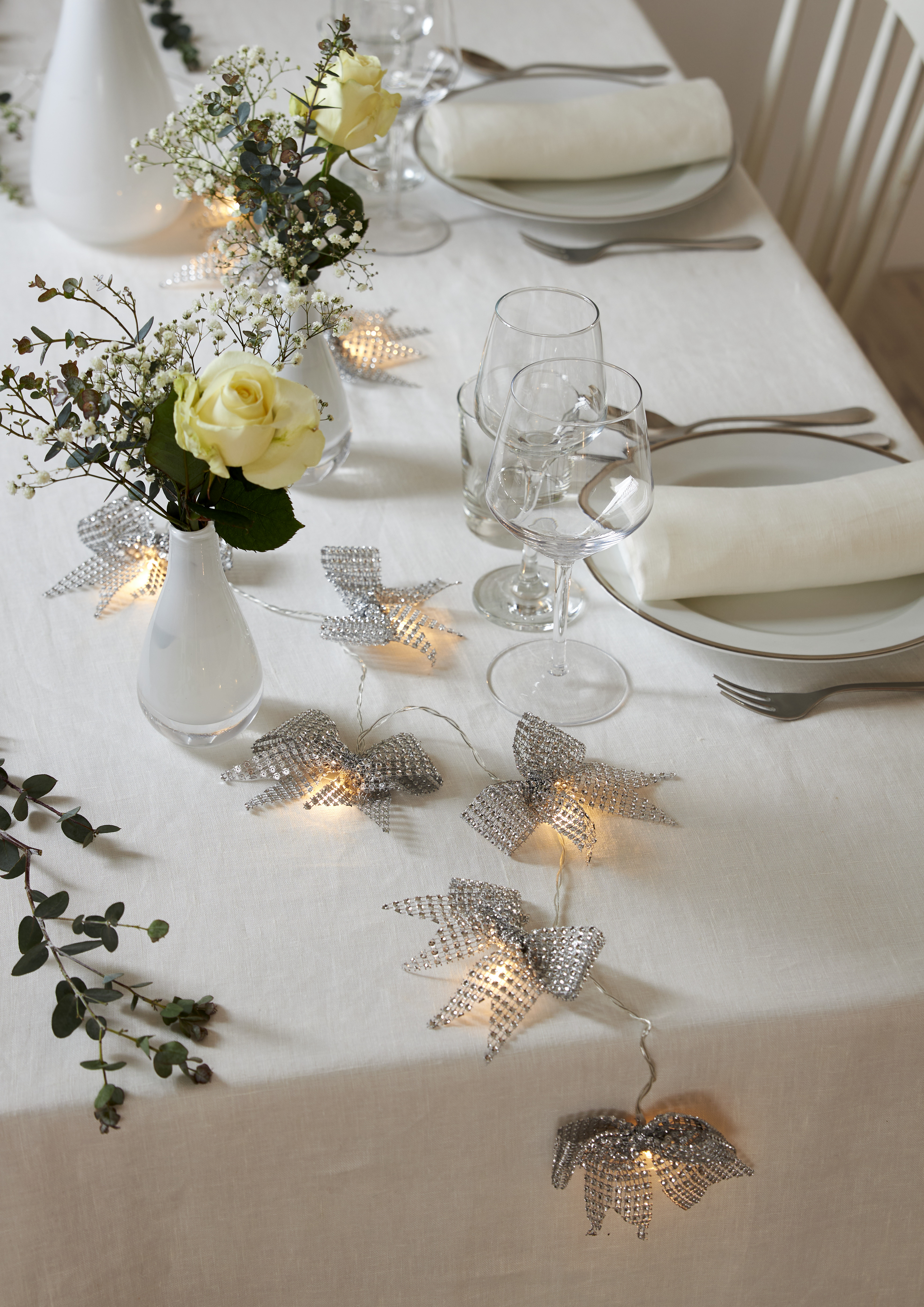 Light chain with rosettes - Silver - Battery-powered with timer - 225 cm - 2