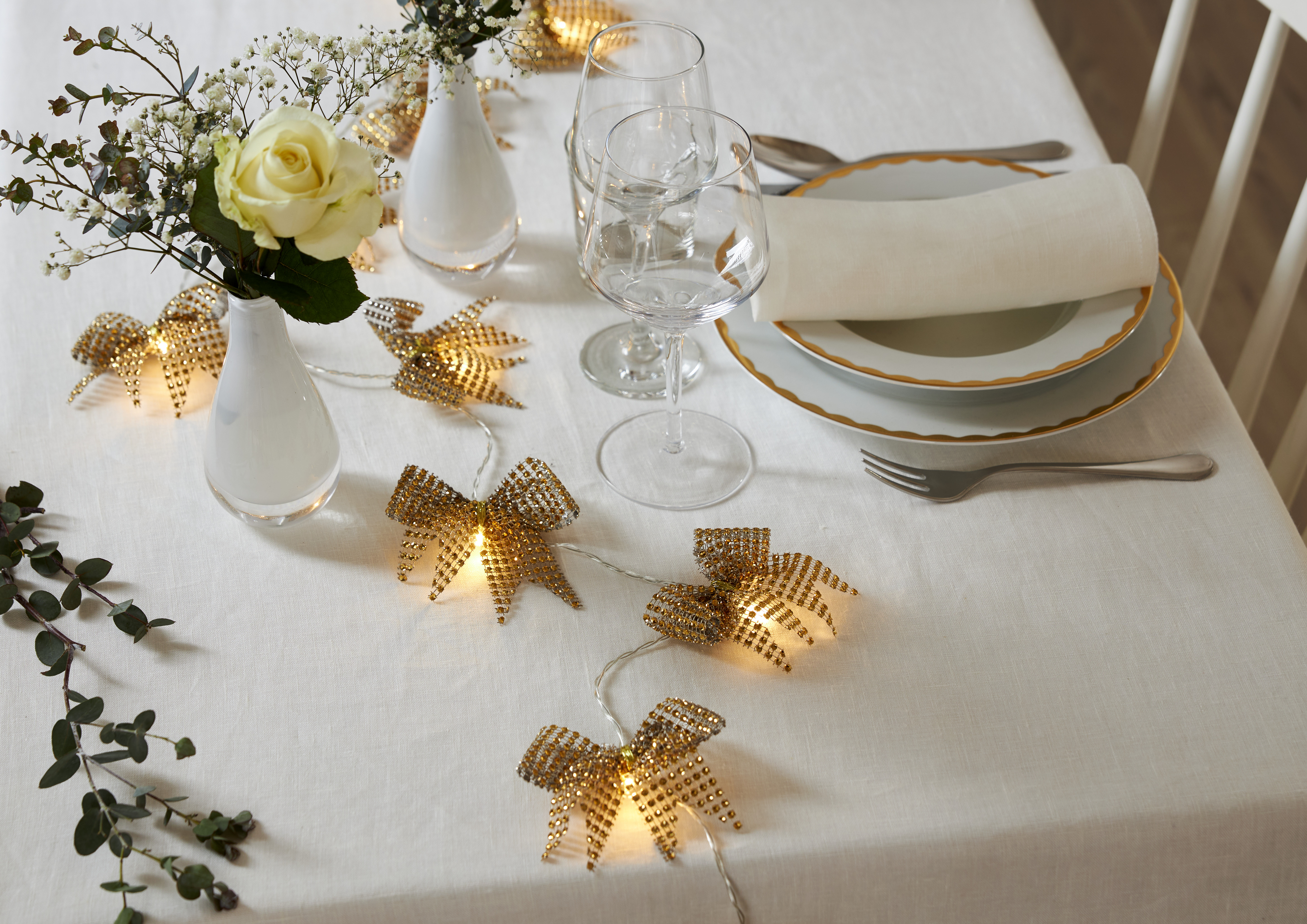 Light chain with rosettes - Gold - Battery-powered with timer - 225 cm - 2