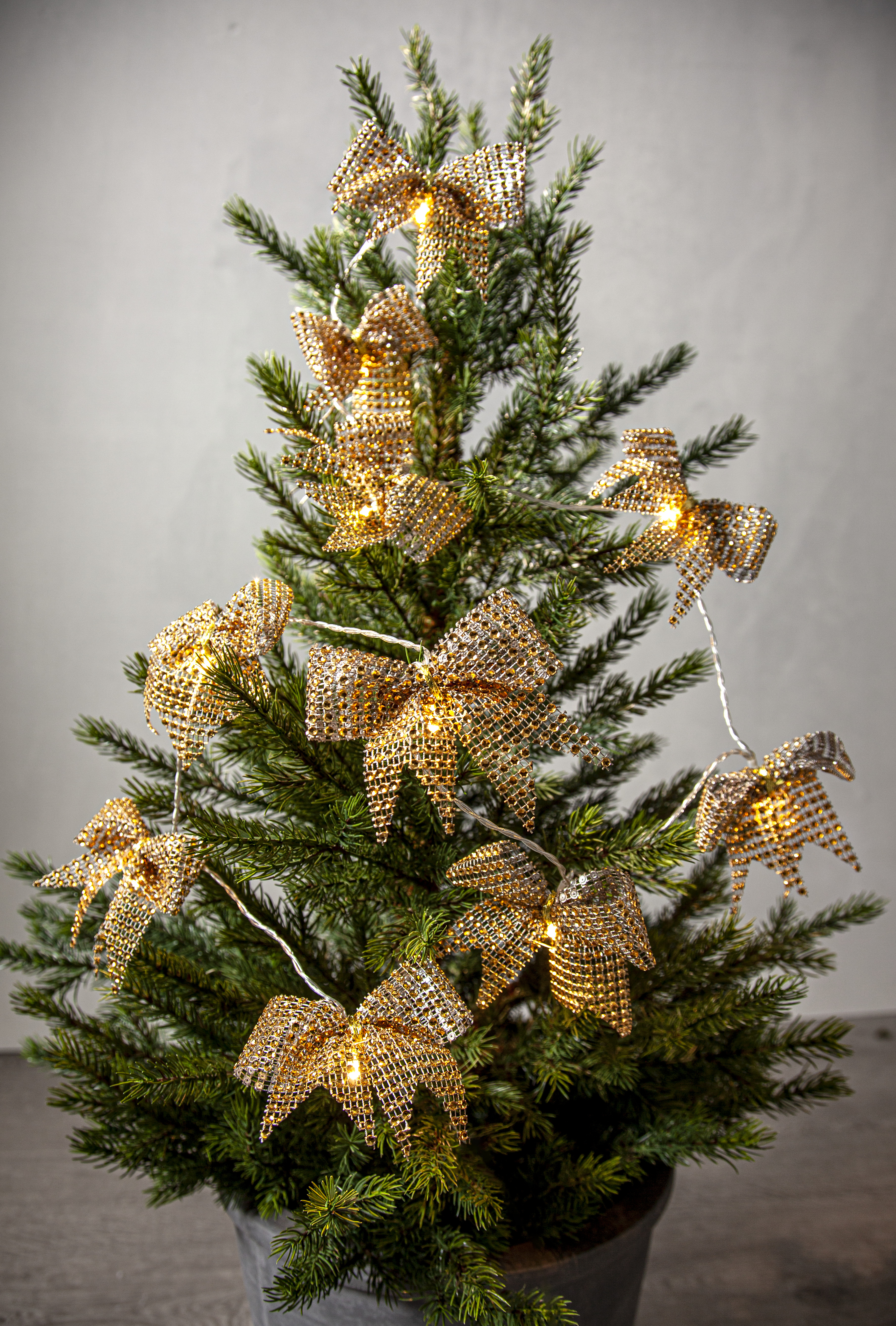 Light chain with rosettes - Gold - Battery-powered with timer - 225 cm - 6