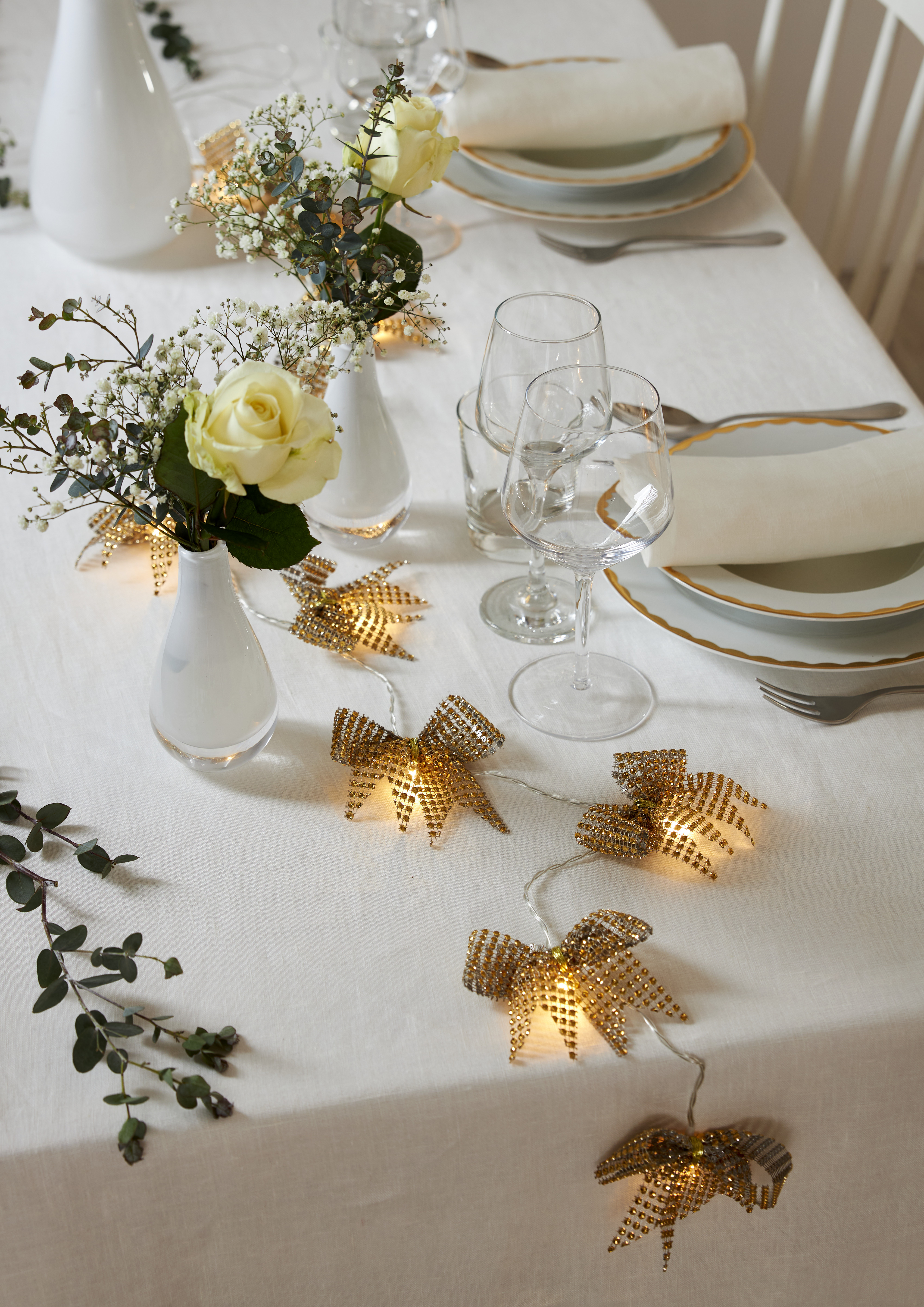 Light chain with rosettes - Gold - Battery-powered with timer - 225 cm - 3