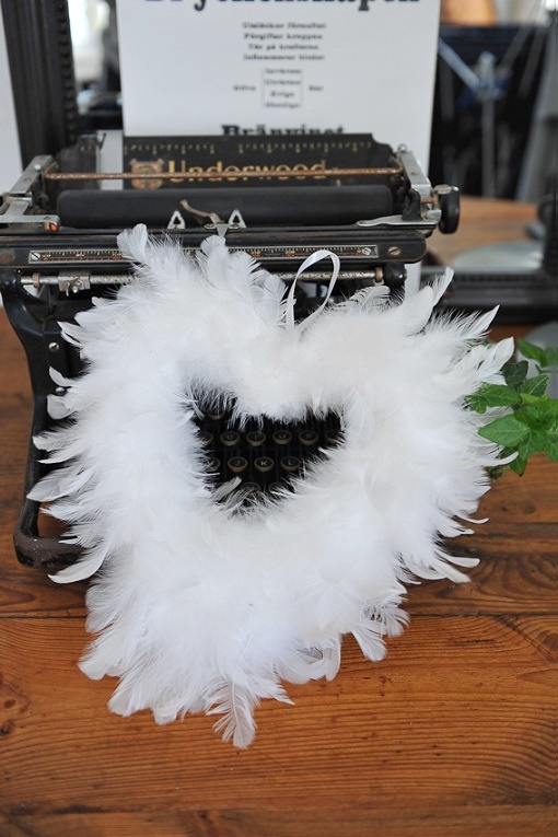 HEART FEATHERS WHITE 32 CM - 2