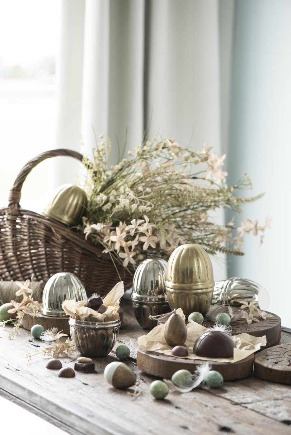 Easter egg - Egg - Brass - Openable - Hammered pattern - 13x9 cm - 3