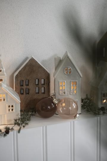 Huslykta - Lykta hus - Vit - Keramik - 22,5x10,5 cm - 16