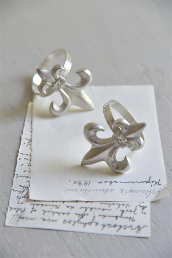 Napkin ring with French lily - Antique silver - 2